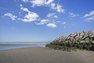 Mound type sea wall