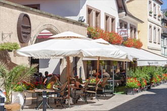 Street restaurant at the Romanesque House Maison Romane in Rue des Pelerins