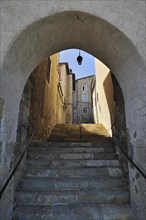 Mediaeval town gate and alley at Auch