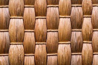 Close-up of the natural raffia texture of the mat