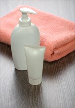 Bottle tube and cotton towel