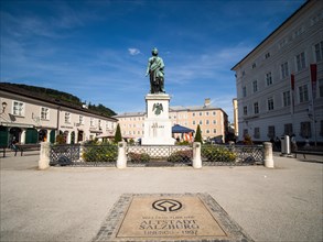 Mozart monument on Residenzplatz