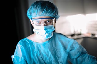 Doctor in the uniform of a surgeon in a medical office works