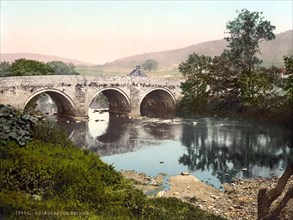 The 17th century Grindleford Bridge over the River Derwent