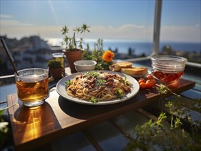 Entspanntes Essen auf einer Terrasse mit Meerblick