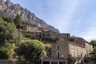 The village of Ota below the Crete de Pinzu