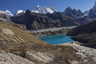 View towards the East from the trekking route between Gokyo and Renjo La