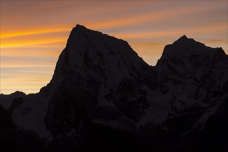 Silhouette of two six-thousanders