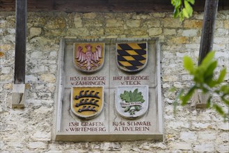 4 coats of arms on the facade of Teck Castle