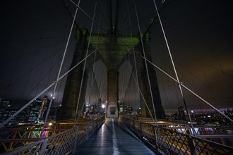 Night views vrom the Brooklyn Bridge Promenade