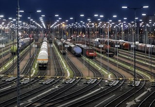 DB Cargo Halle marshalling yard. Over 1000 LED lights illuminate the shunting routes
