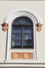 House facade windows in Schmidgasse