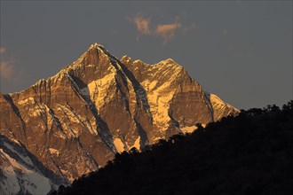 The main summit of the eigth-thousander Lhotse