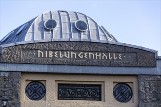 Nibelungenhalle on the Eselsweg to Drachenfels