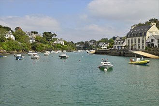 Bay with Doelan harbour and boats, Clohars-Canoet, Finistere, Brittany, France, Europe