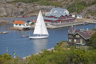 Boats and the archipelago island of Marstrandsoe, Marstrand, Vaestra Goetalands laen, Sweden,