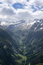 View of a mountain valley and snow-covered mountain peaks, Zemmgrund with Zemmbach stream, Grosser