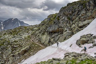 Two mountaineers on a hiking trail with snow, Berliner Hoehenweg, Zillertal Alps, Tyrol, Austria,