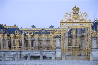 Fence and gate to the royal court, Chateau de Versailles, Yvelines department, Ile-de-France