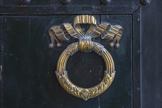Brass door knocker designed as a laurel wreath, old town centre, Genoa, Italy, Europe