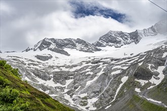 Glaciated mountain peaks Hoher Weiszint and Dosso Largo with Schlegeiskees glacier, Berliner