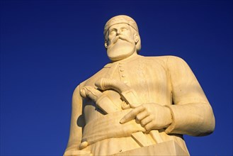 Statue of resistance fighter and partisan Yannis Daskaloyannis, A majestic statue of a historical