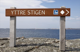 Signpost on the archipelago island of Marstrandsoe, Marstrand, Vaestra Goetalands laen, Sweden,