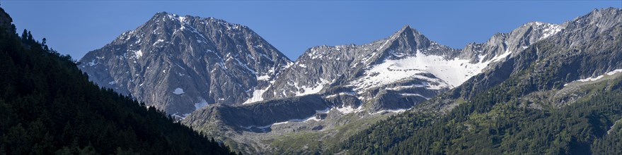 Panorama, rocky mountain peaks Grosser Greiner and Kleiner Greiner with snow, Zillertal Alps,