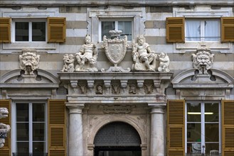 Detailed view of the entrance portal of Palazzo Sinibaldo Fieschi, built in 1618, Via S. Lorenzo,