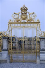 Gate to the royal court, Chateau de Versailles, Yvelines department, Ile-de-France region, France,