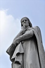 Statue of the poet Dante Alighieri, 1265, 1321, Piazza dei Signori, Verona, Veneto, Veneto, Italy,