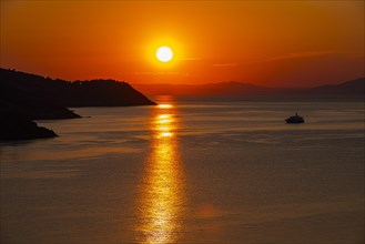 Sunrise in the Gaia di Mola bay off Porto Azzurro, Elba, Tuscan Archipelago, Tuscany, Italy, Europe