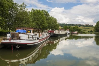 Canal de Bourgogne, Chateauneuf, Departement Cote-d'Or, Burgundy, Bourgogne-Franche-Comte, France,