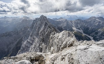 Rocky, narrow mountain ridge with Watzmann Suedspitze, view from Watzmann middle summit to mountain