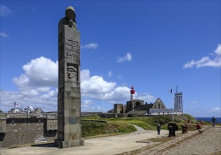 Former fort and memorial to the fallen of the 1st World War, semaphore at the back, ruins of the