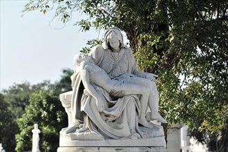 Sculpture, graves, gravesites, Cementerio de Cristobal Colon, Christopher Columbus Cemetery, 56 ha