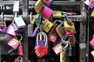 Love locks at Juliet's house, Casa di Giulietta, Verona, Veneto, Veneto, Italy, Europe