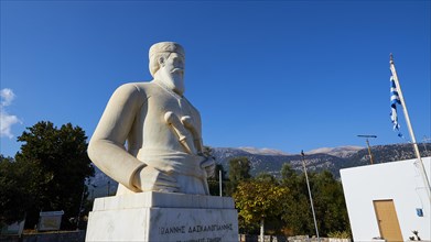 Statue of the resistance fighter and partisan Yannis Daskaloyannis, statue of a historical figure