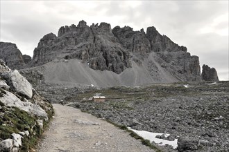 101 Hiking trail, Three Peaks hiking trail, behind Lavaredo hut, 2344m, Sesto Dolomites, Italy,