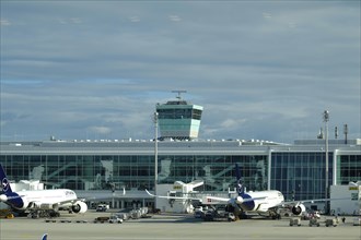 Apron control tower at Terminal 3, Munich Franz Josef Strauss Airport, Munich, Bavaria, Germany,