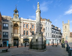 Simeon Monument and Corn Exchange building, Market Place, Reading, Berkshire, England, UK