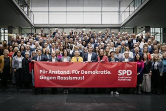 SPD Bundestag parliamentary group photographed as part of a group photo in the Paul Loebe Haus with