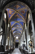 Interior view of the Gothic basilica, construction started at the end of the 13th century, Santa