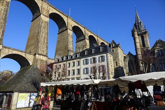 Place des Otages, viaduct of the Paris-Brest railway line, Saint Melaine church, Morlaix