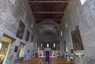 Interior of the church Parrocchia Abbazia di San Stefano, consecrated in 972, Piazza Santo Stefano,