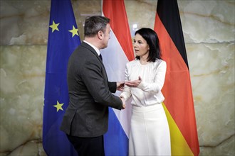 (R-L) Annalena Baerbock, Bundesaussenministerin, trifft Xavier Bettel, Aussenminister des