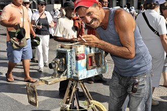 Photographer with vintage camera, HavannCuba, Greater Antilles, Caribbean, Central America