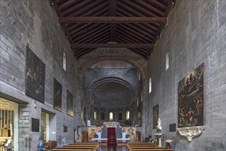 Interior of the church Parrocchia Abbazia di San Stefano, consecrated in 972, Piazza Santo Stefano,