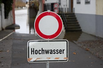 A riverside road in Leutesdorf is closed due to the flooding of the Rhine. Leutesdorf,