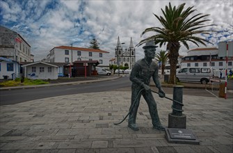 Statue by Gilberto Mariano da Silva of a sailor with rope at the old harbour of the island's